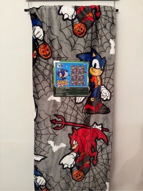 Sonic the Hedgehog Grey Halloween Throw Blanket